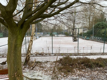 Winterliche Aufnahme Tennisplatz März 2023